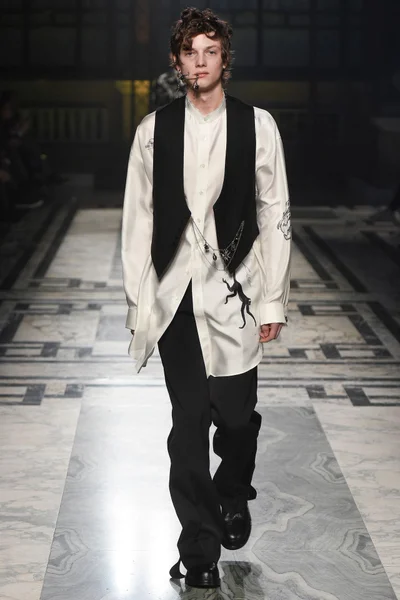 Look 4